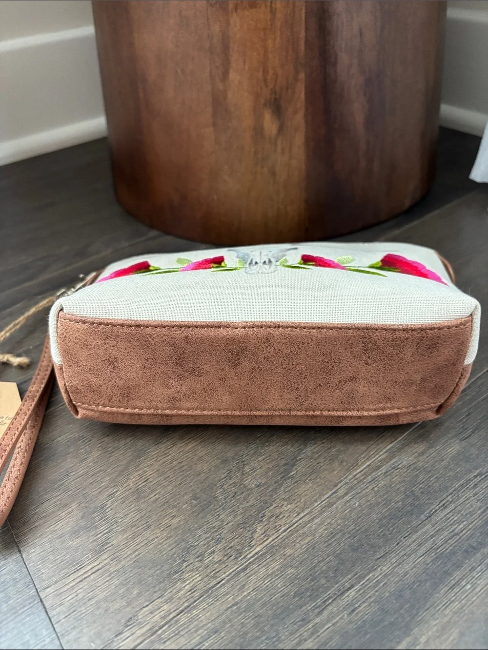 Catchfly Dome Wristlet,3 card holder,zip interior & top,embroidered flowers,bull